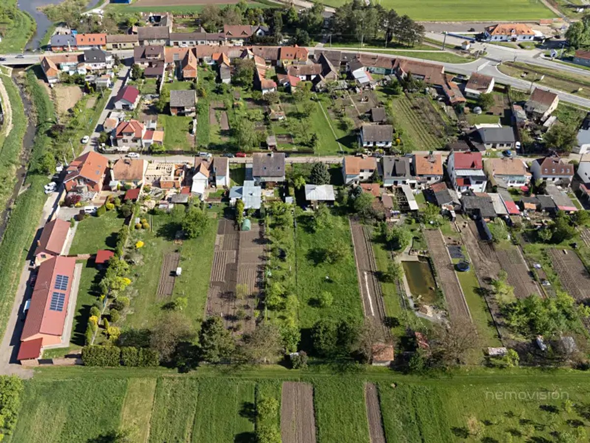 Prodej stavebního pozemku 1800 m²