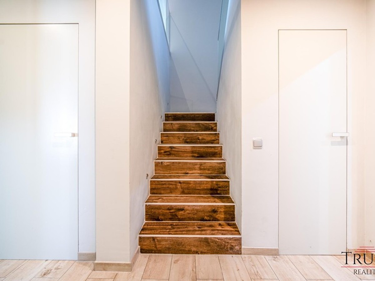 Prodej vily 308 m², pozemek 1162 m²