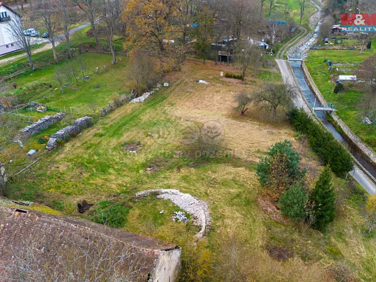Prodej stavebního pozemku 1025 m²