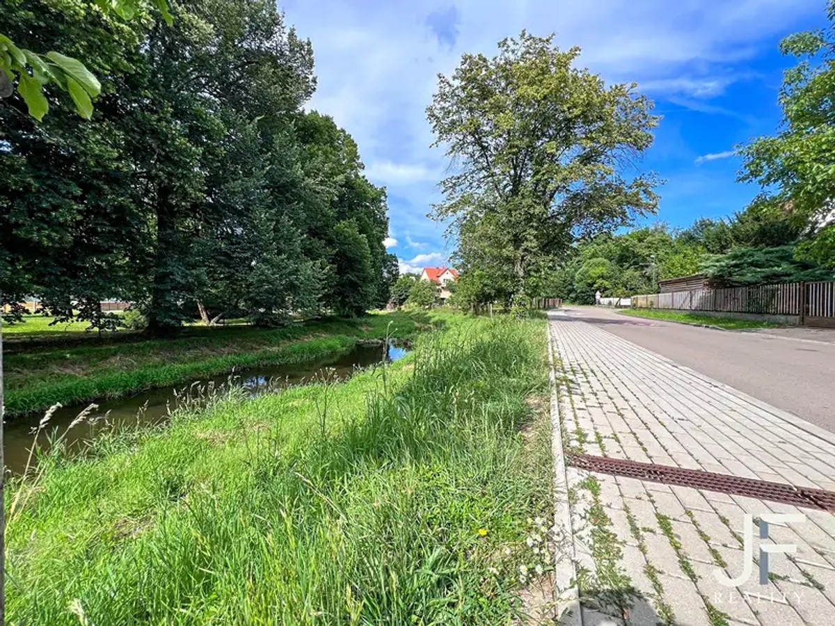 Prodej stavebního pozemku 1088 m²