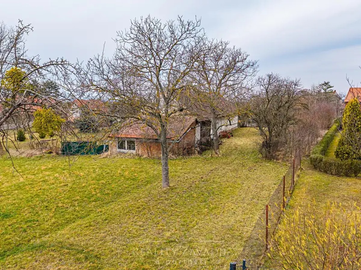 Prodej stavebního pozemku 2485 m²