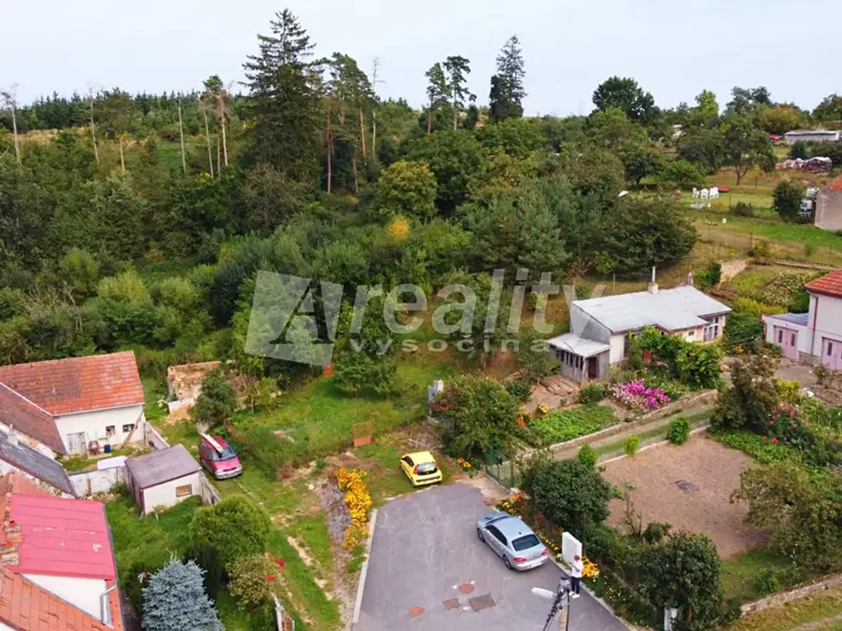 Prodej stavebního pozemku 1975 m²