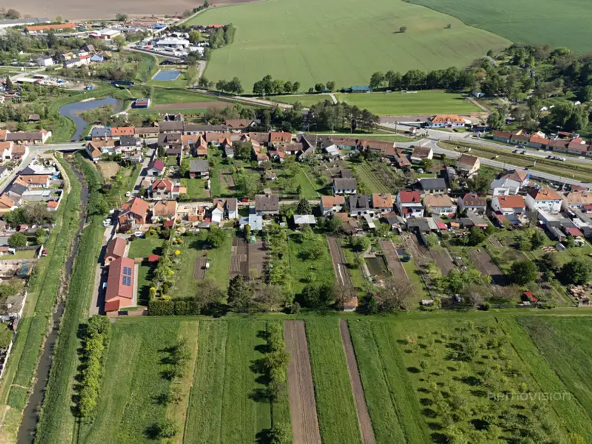 Prodej stavebního pozemku 1800 m²