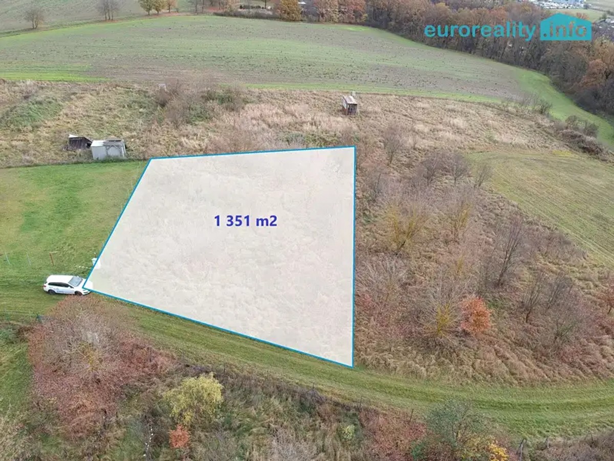 Prodej stavebního pozemku 1351 m²
