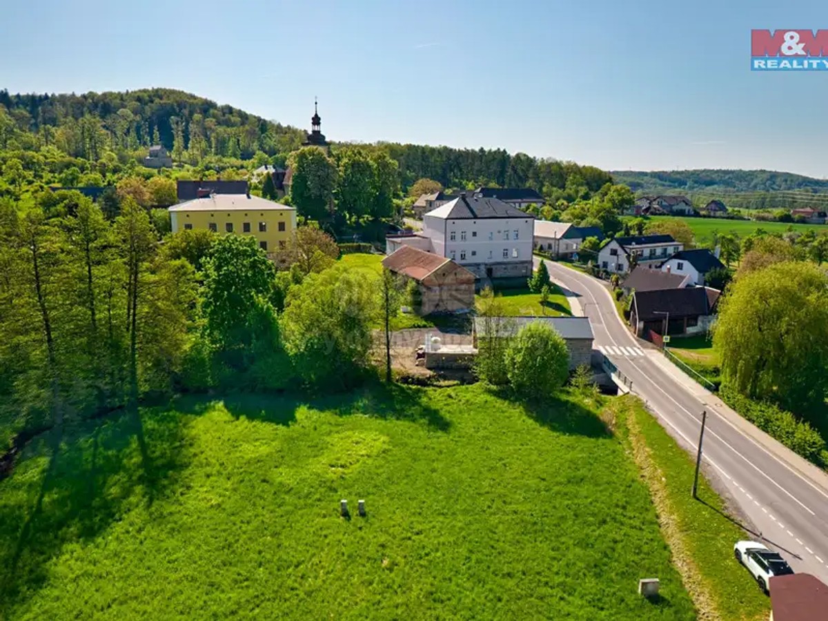 Prodej stavebního pozemku 1000 m²