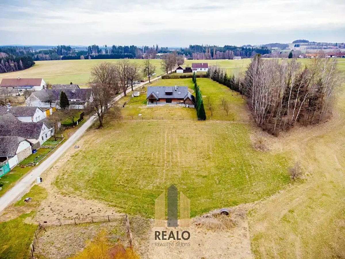 Prodej stavebního pozemku 1400 m²