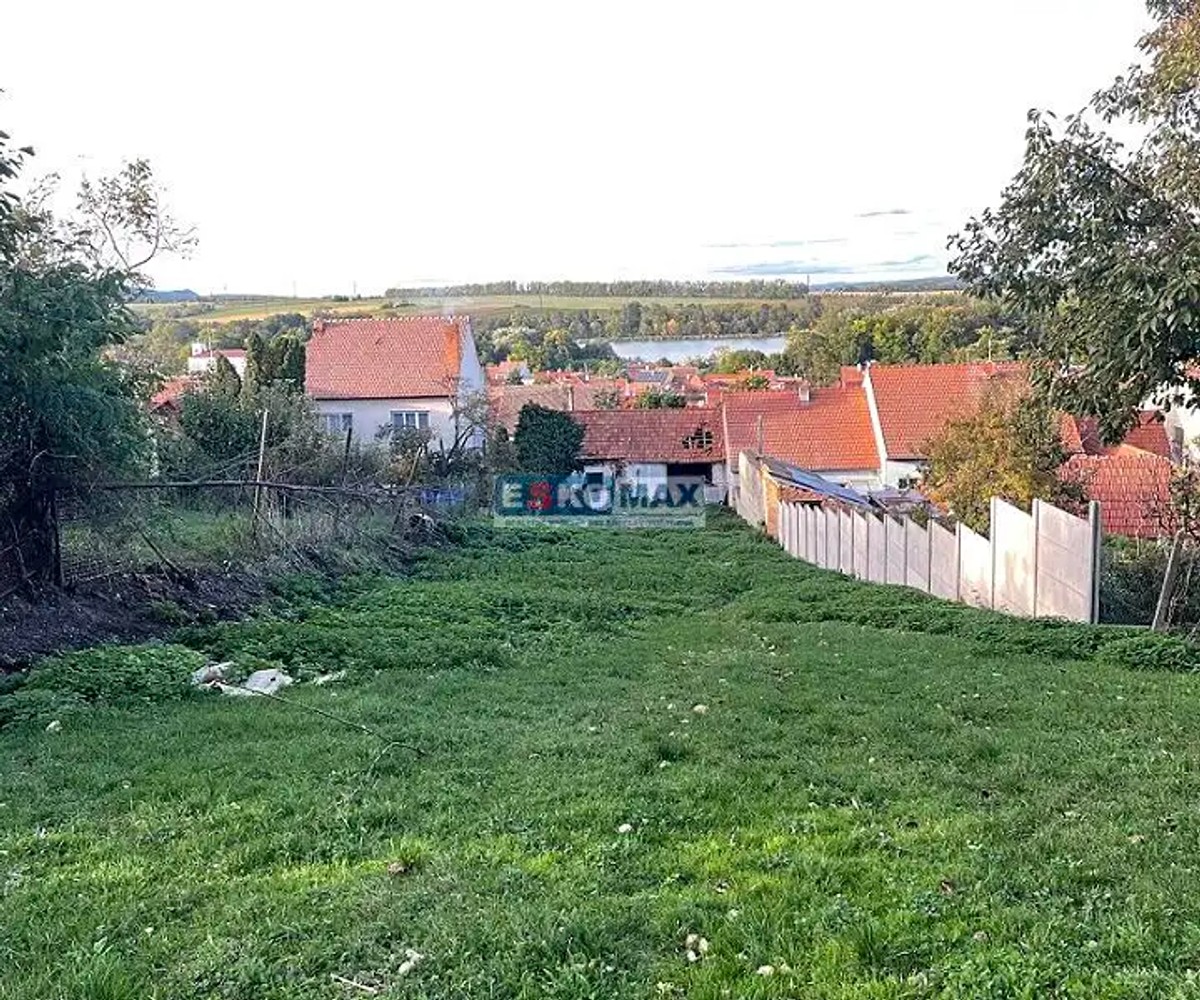Prodej stavebního pozemku 1953 m²