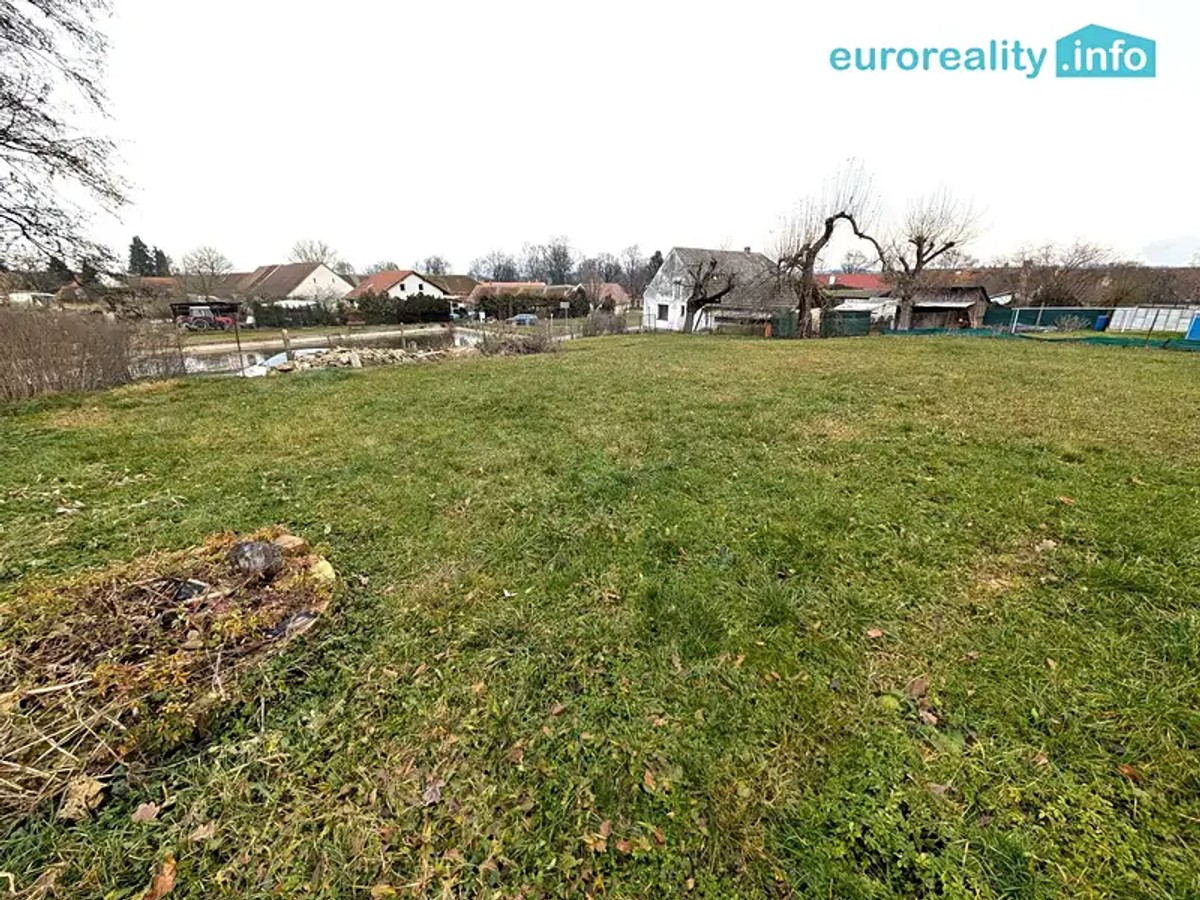 Prodej stavebního pozemku 856 m²