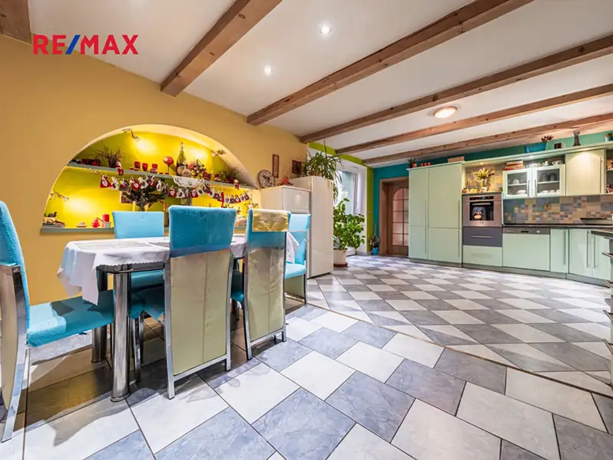 Prodej domu 350 m², pozemek 1872 m²