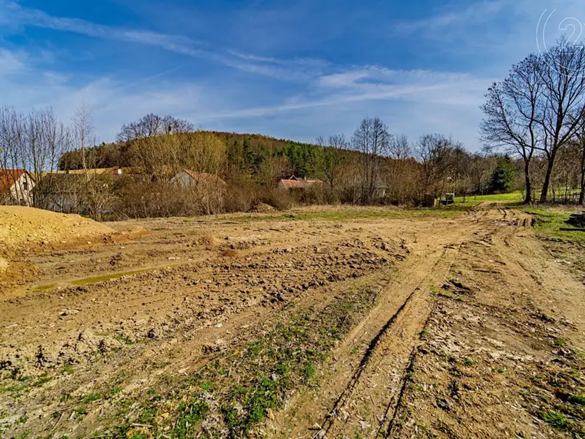 Prodej stavebního pozemku 2967 m²