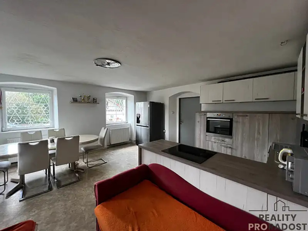 Prodej domu 374 m², pozemek 675 m²