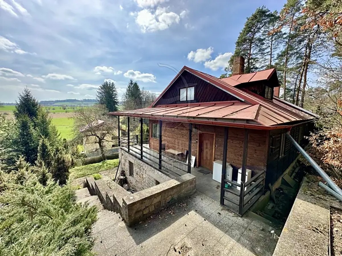 Prodej domu 230 m², pozemek 1948 m²