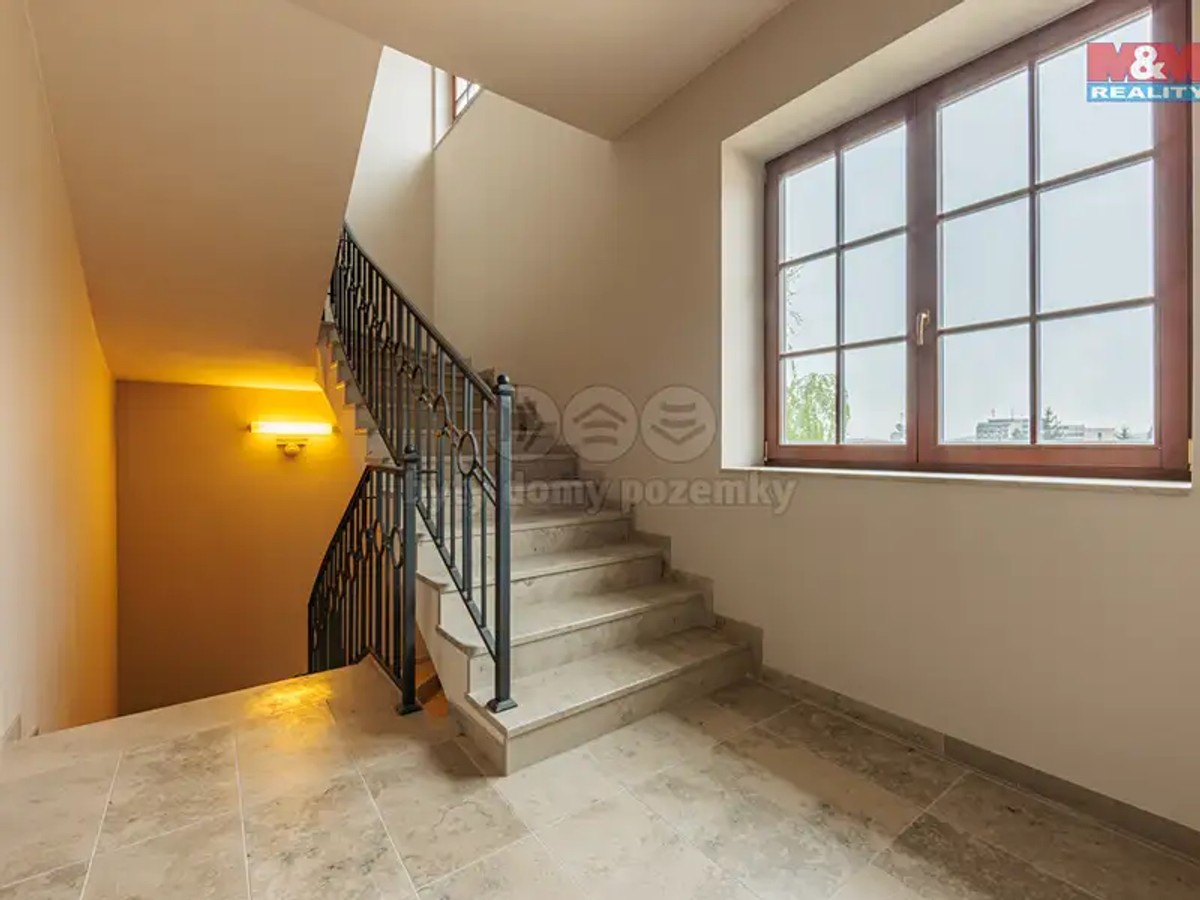 Prodej domu 895 m², pozemek 1336 m²