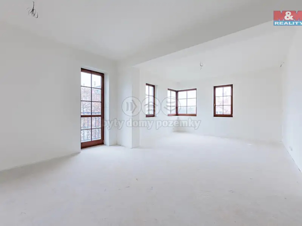 Prodej domu 895 m², pozemek 1336 m²