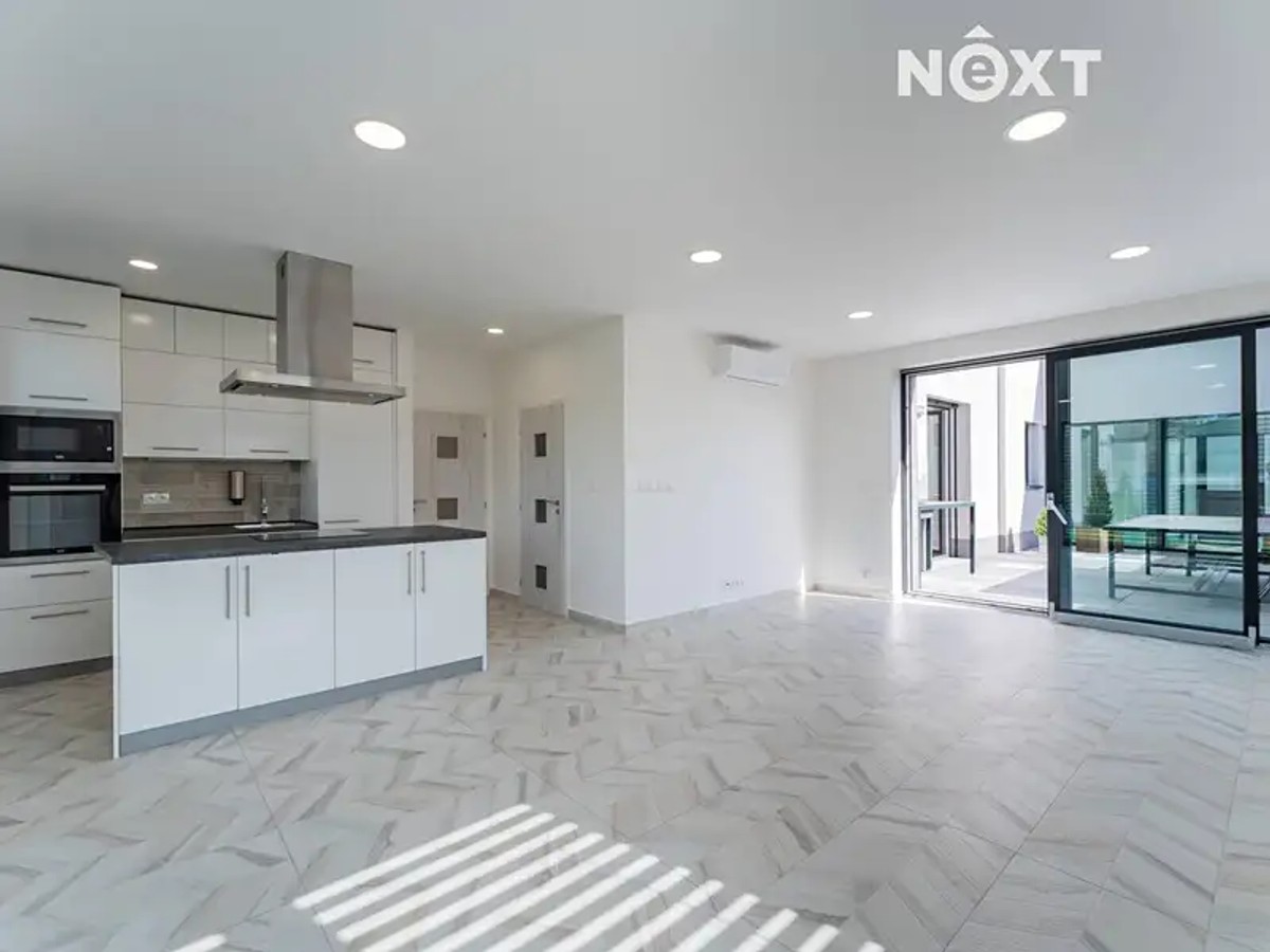 Prodej vily 300 m², pozemek 1066 m²