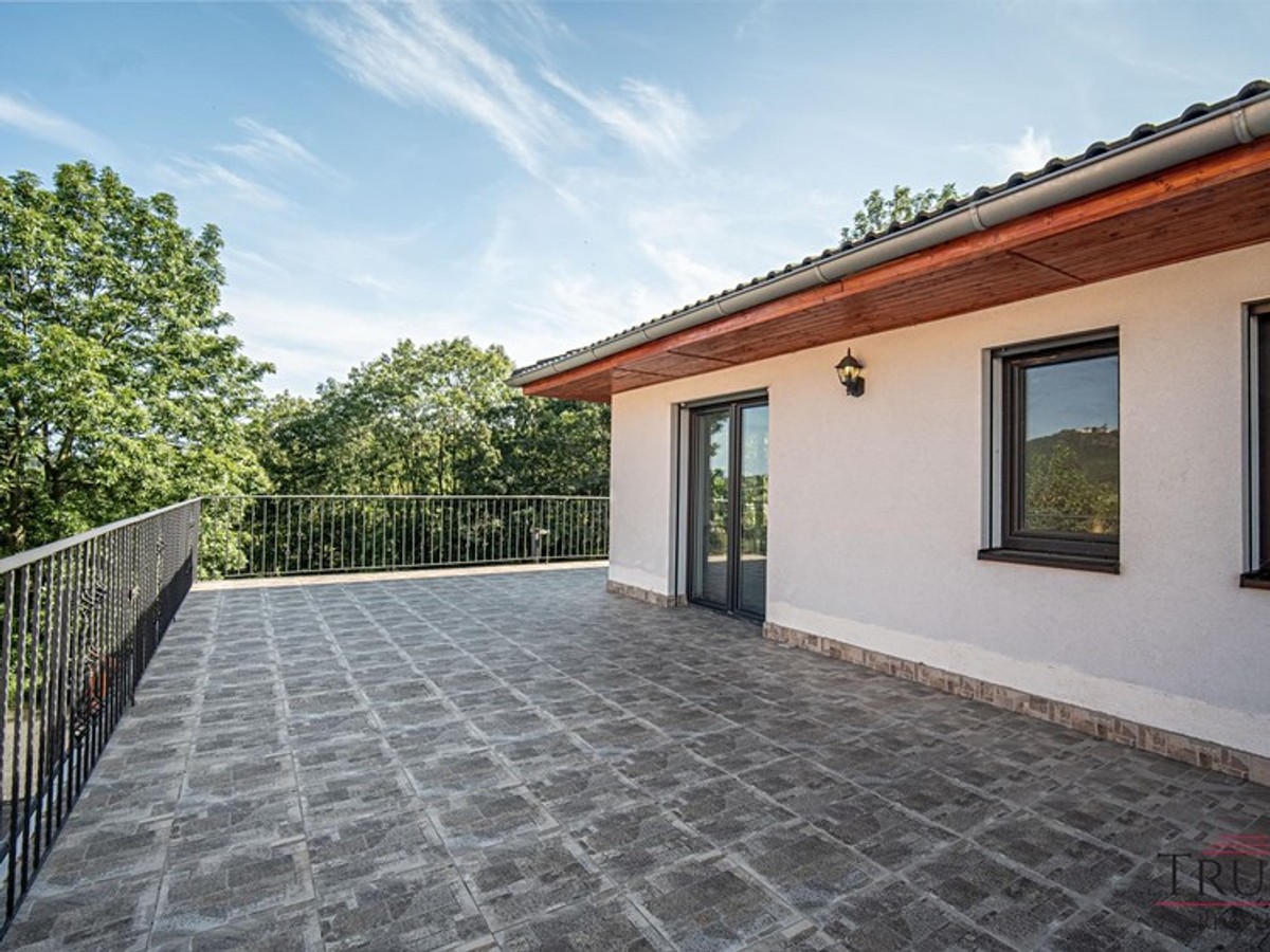 Prodej vily 338 m², pozemek 1208 m²