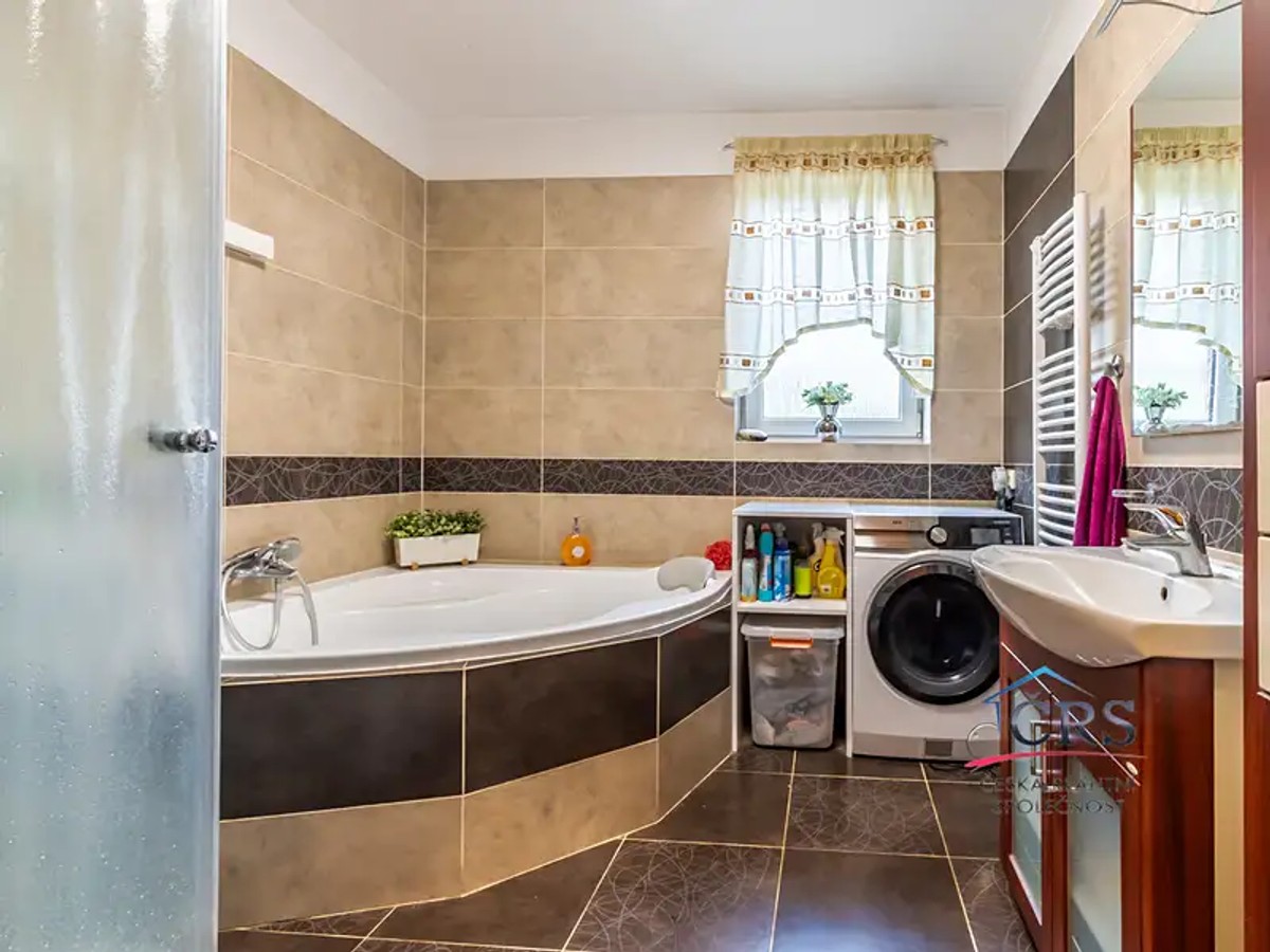 Prodej domu 240 m², pozemek 840 m²
