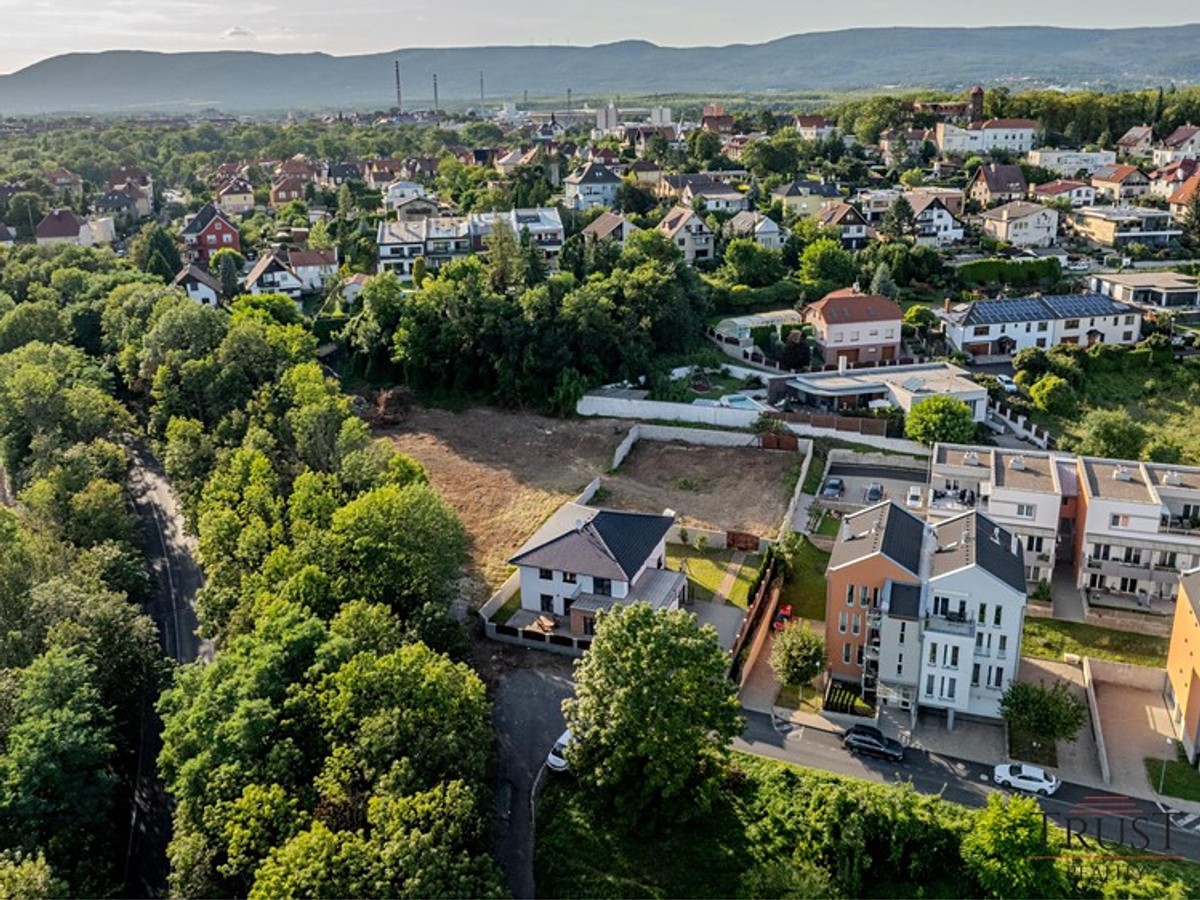 Prodej vily 338 m², pozemek 1208 m²