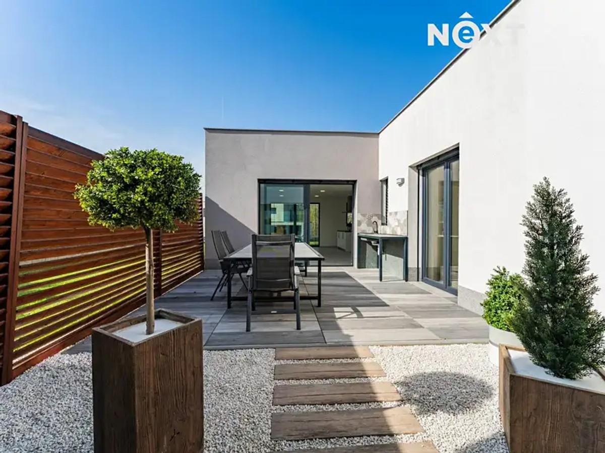 Prodej vily 300 m², pozemek 1066 m²
