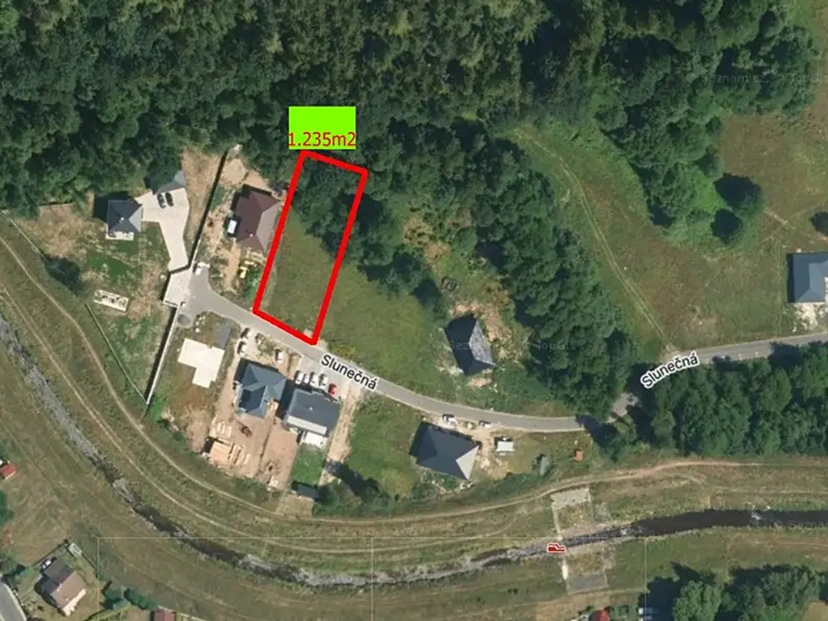 Prodej stavebního pozemku 1235 m²