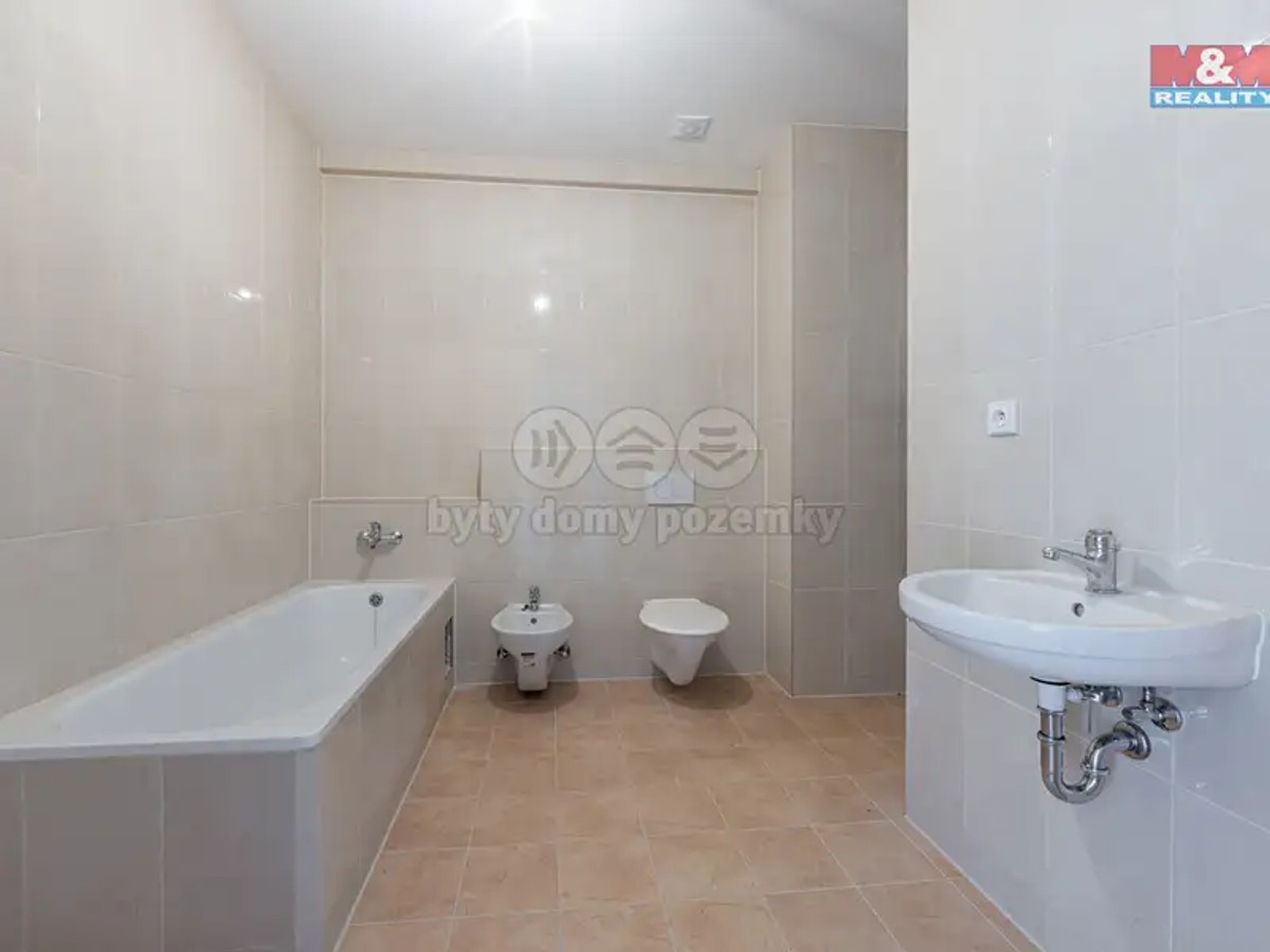 Prodej domu 895 m², pozemek 1336 m²