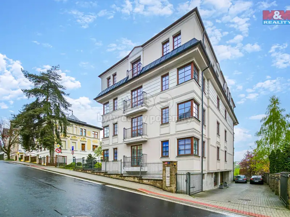 Prodej domu 895 m², pozemek 1336 m²