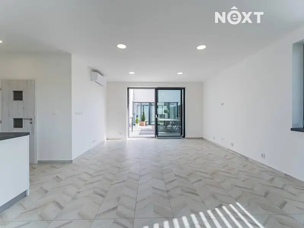 Prodej vily 300 m², pozemek 1066 m²