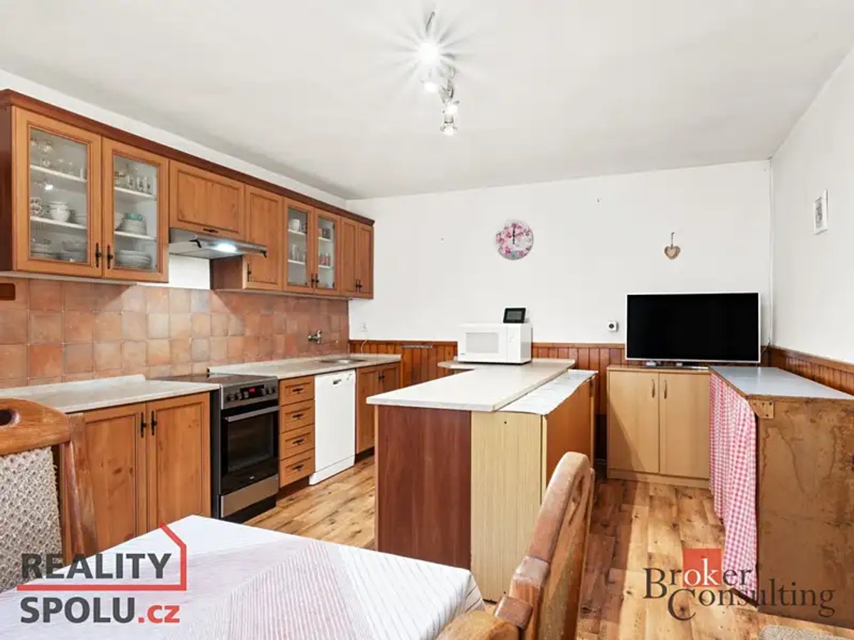 Prodej domu 297 m², pozemek 1378 m²