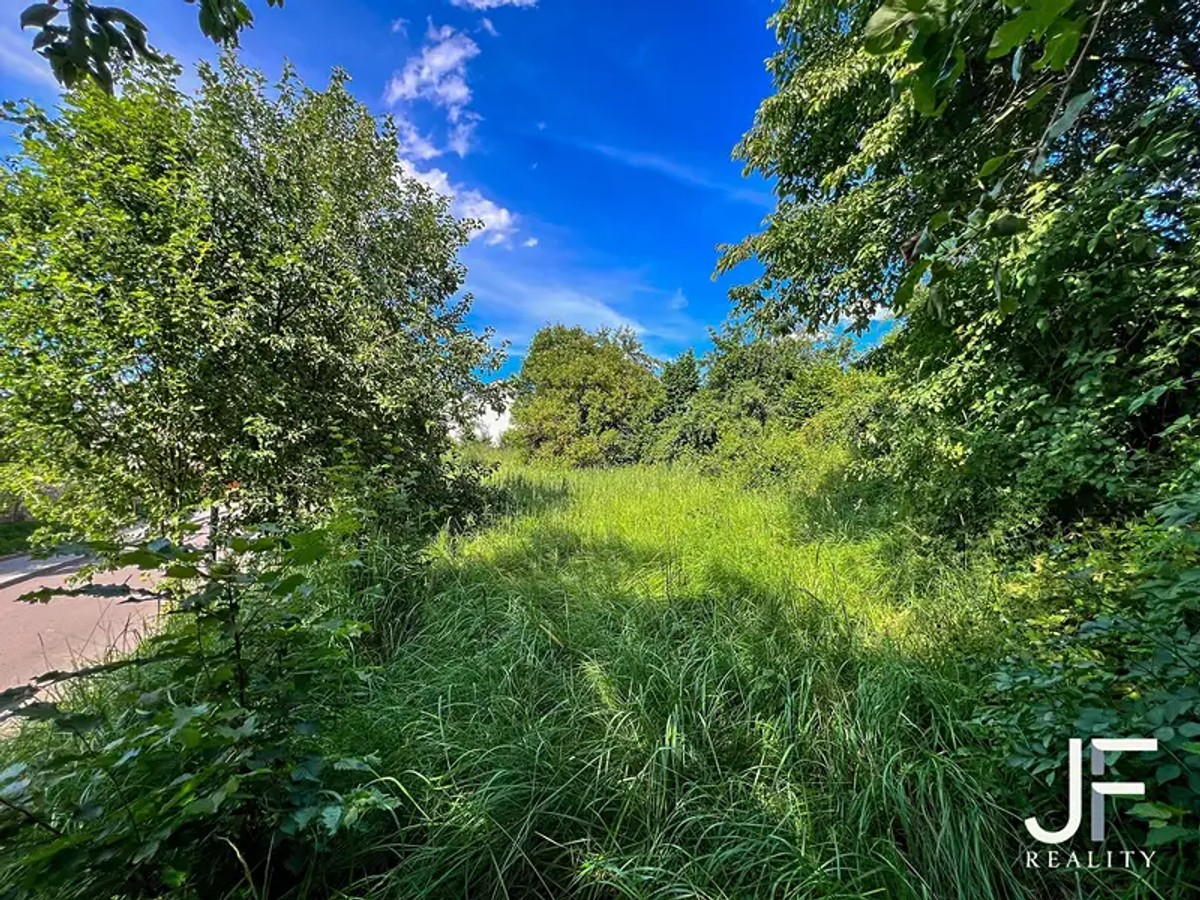 Prodej stavebního pozemku 1088 m²