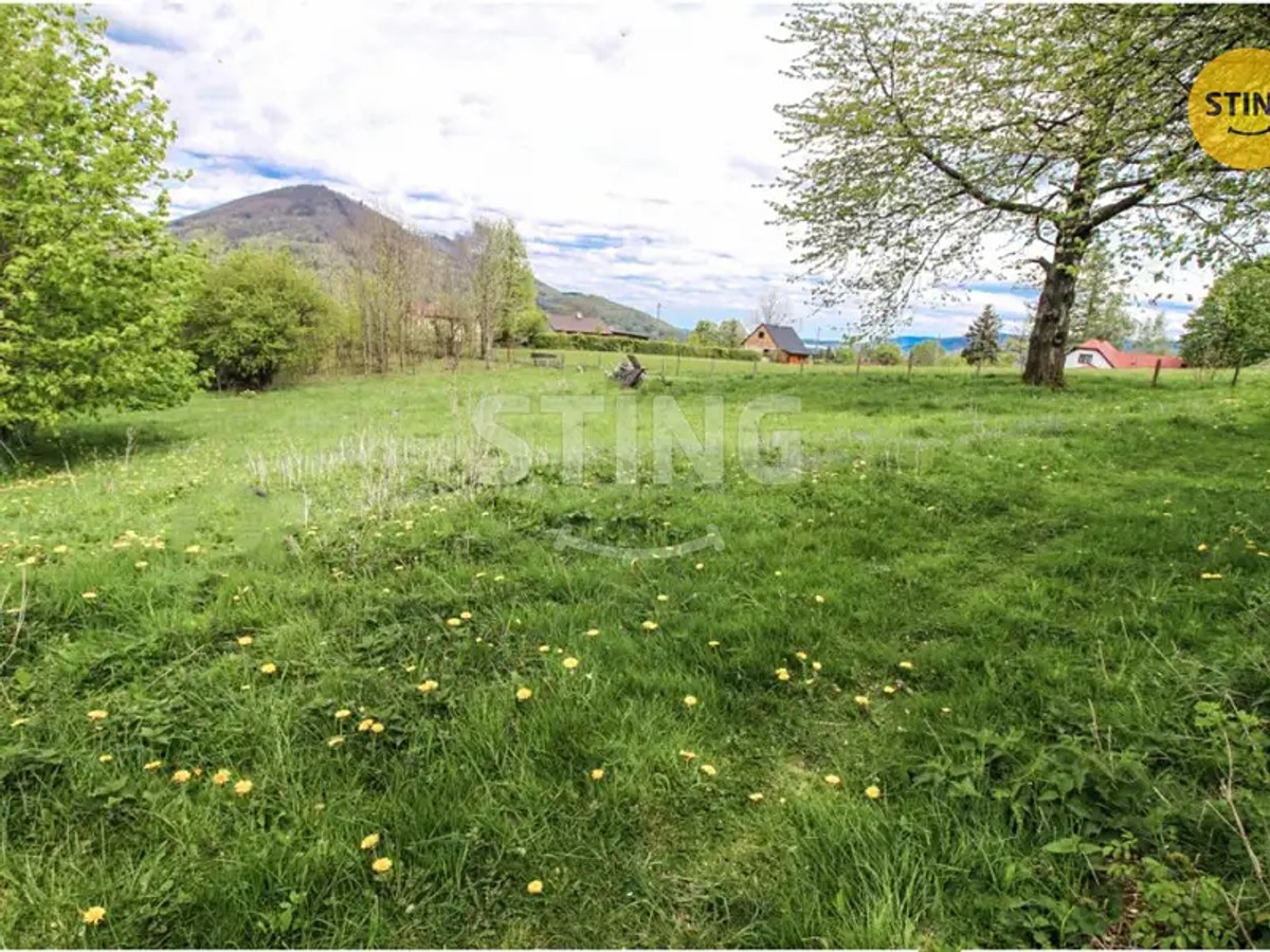 Prodej stavebního pozemku 2439 m²