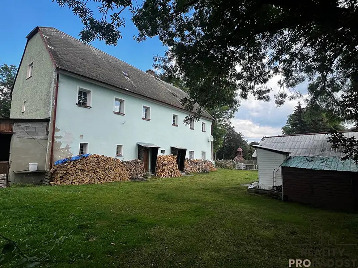 Prodej domu 374 m², pozemek 675 m²