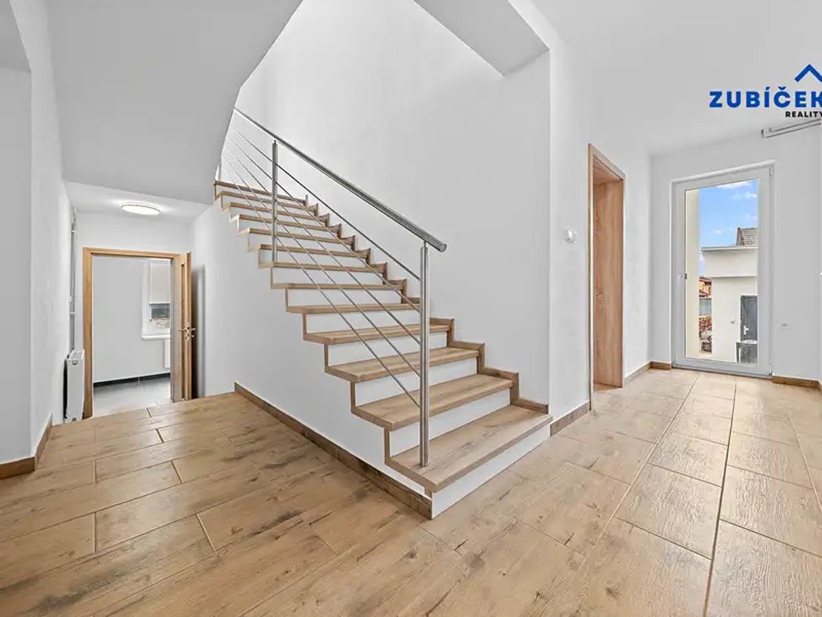 Prodej domu 350 m², pozemek 400 m²
