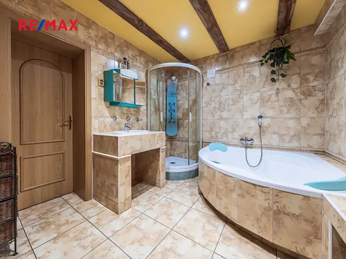 Prodej domu 350 m², pozemek 1872 m²