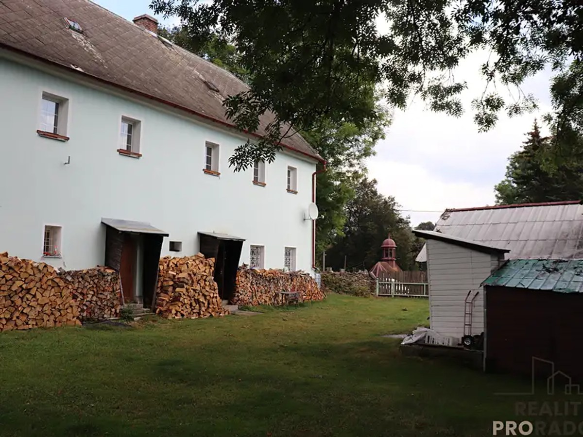 Prodej domu 374 m², pozemek 675 m²