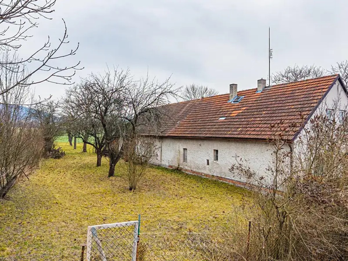 Prodej stavebního pozemku 2485 m²