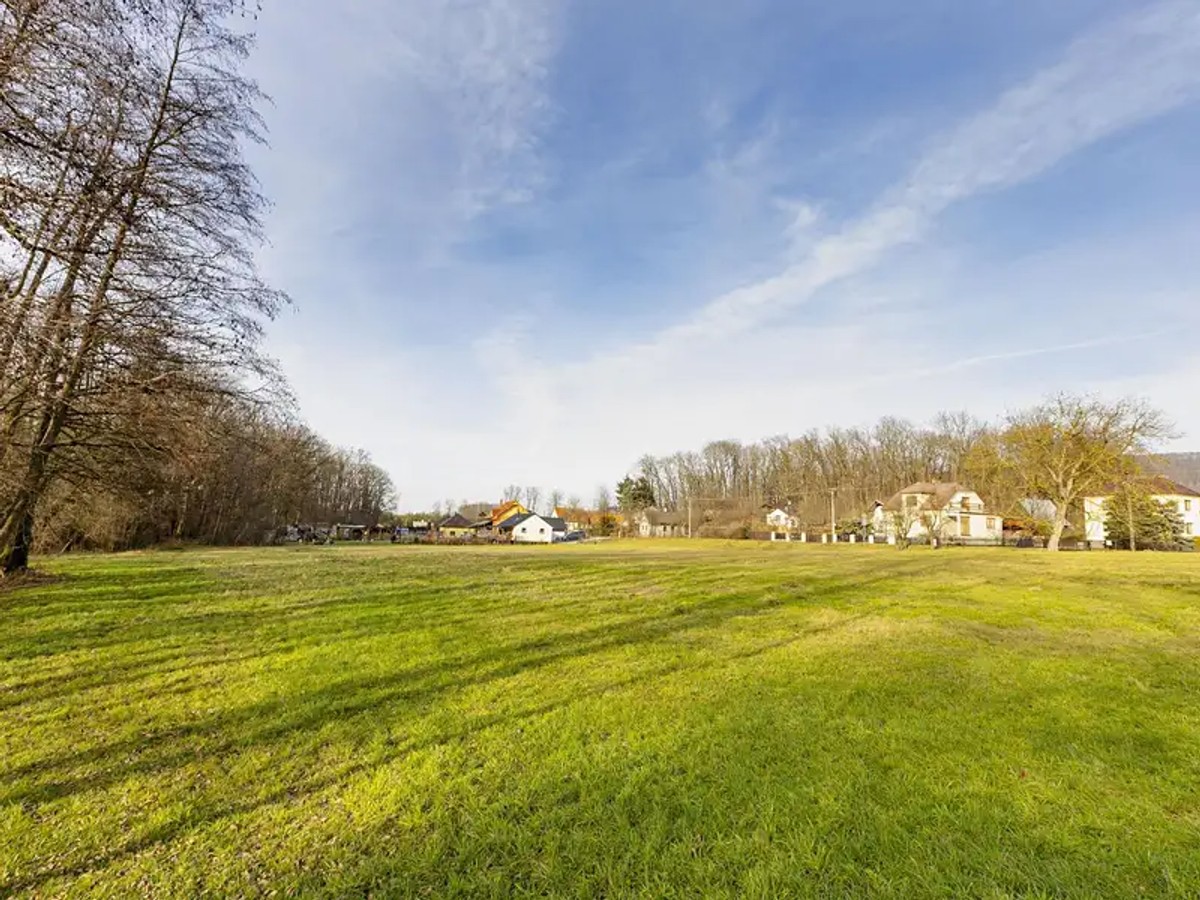 Prodej stavebního pozemku 9289 m²