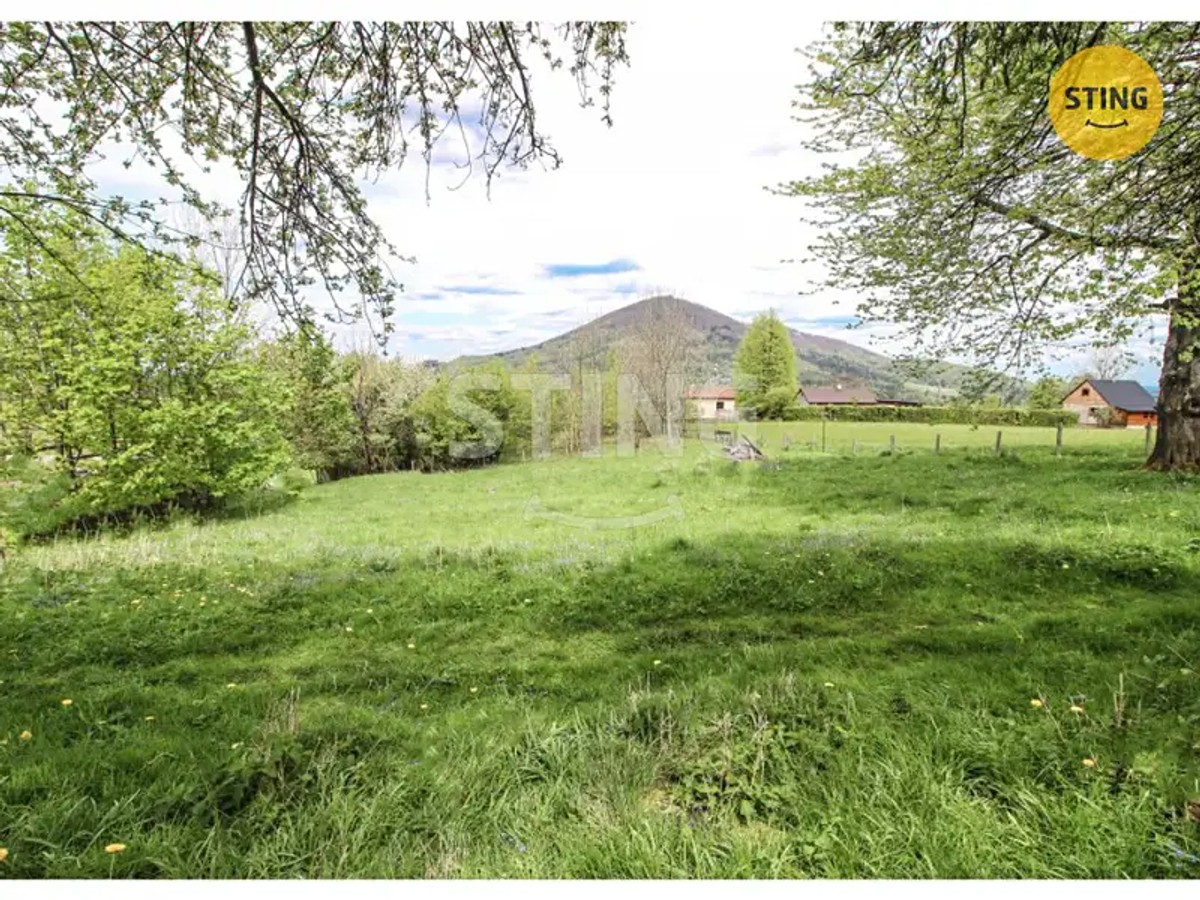 Prodej stavebního pozemku 2439 m²
