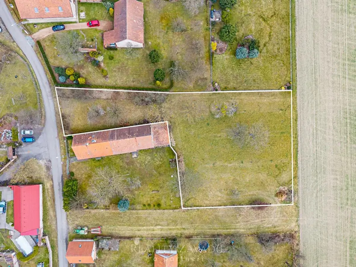 Prodej stavebního pozemku 2485 m²