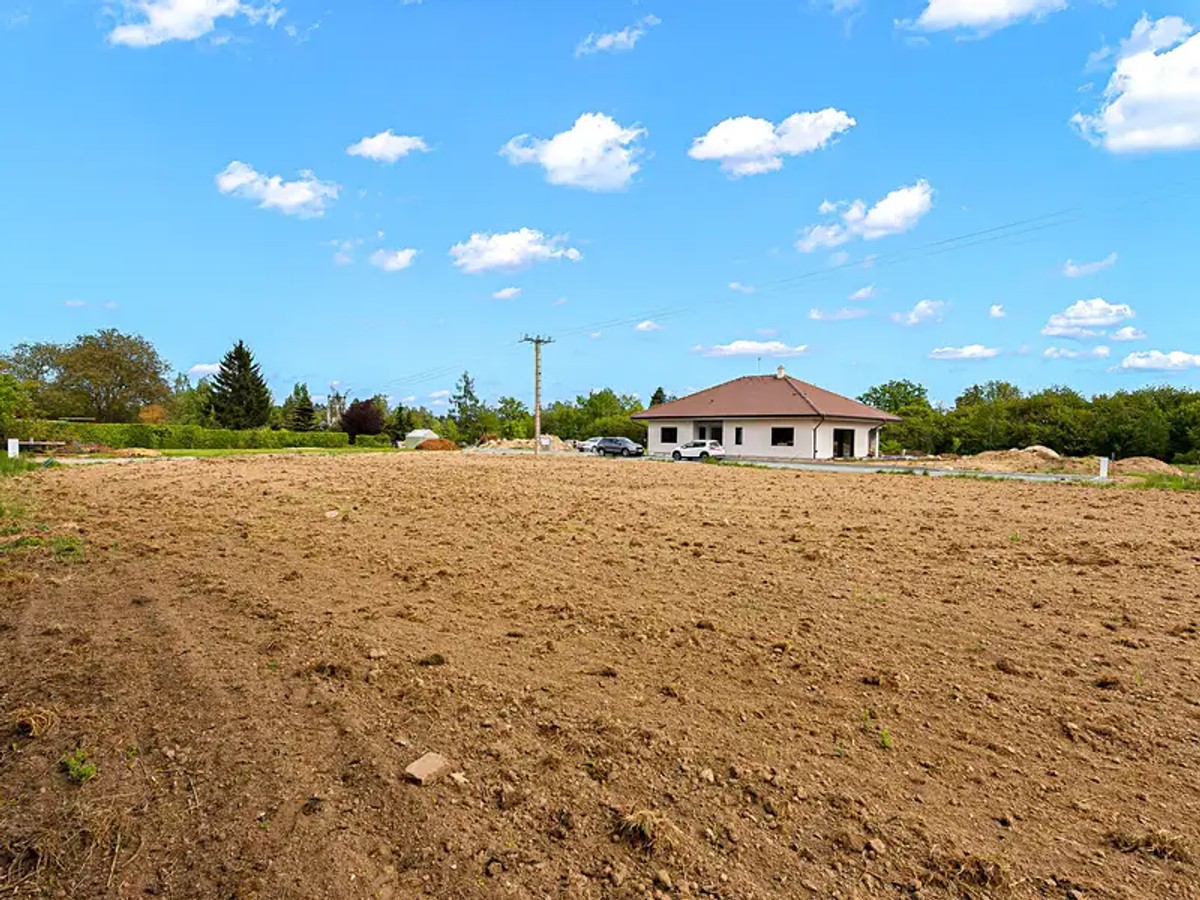 Prodej stavebního pozemku 1093 m²