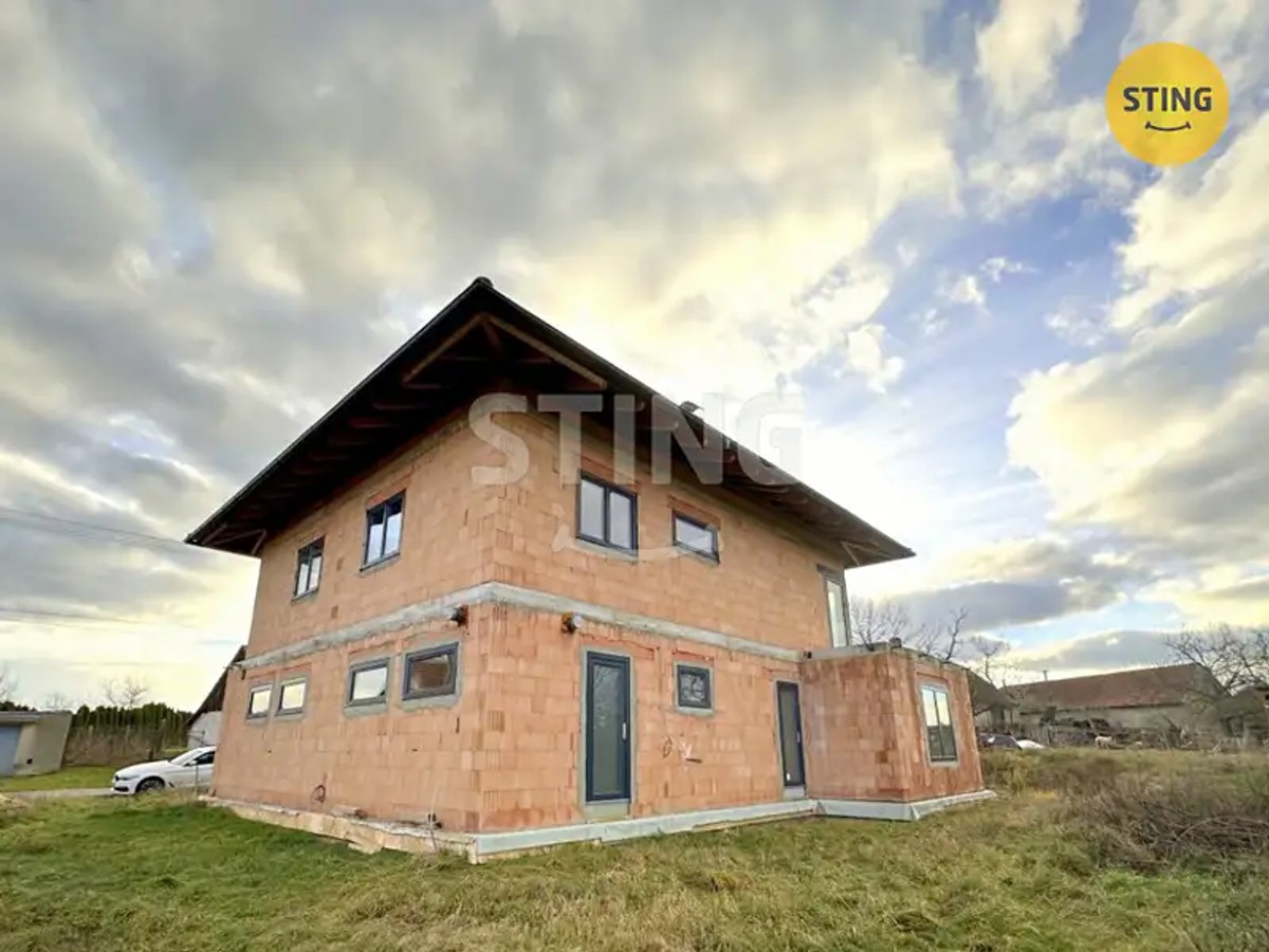 Prodej domu 285 m², pozemek 1323 m²