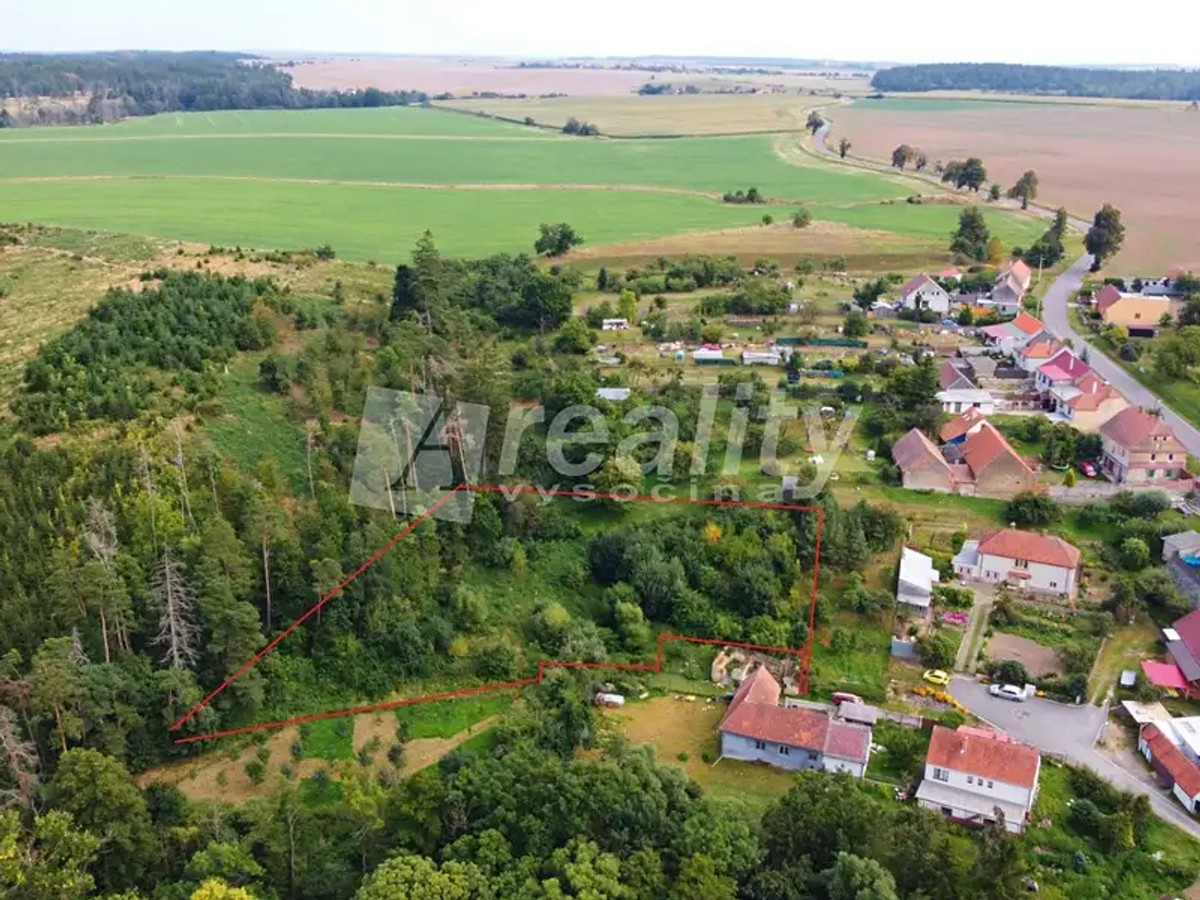 Prodej stavebního pozemku 1975 m²