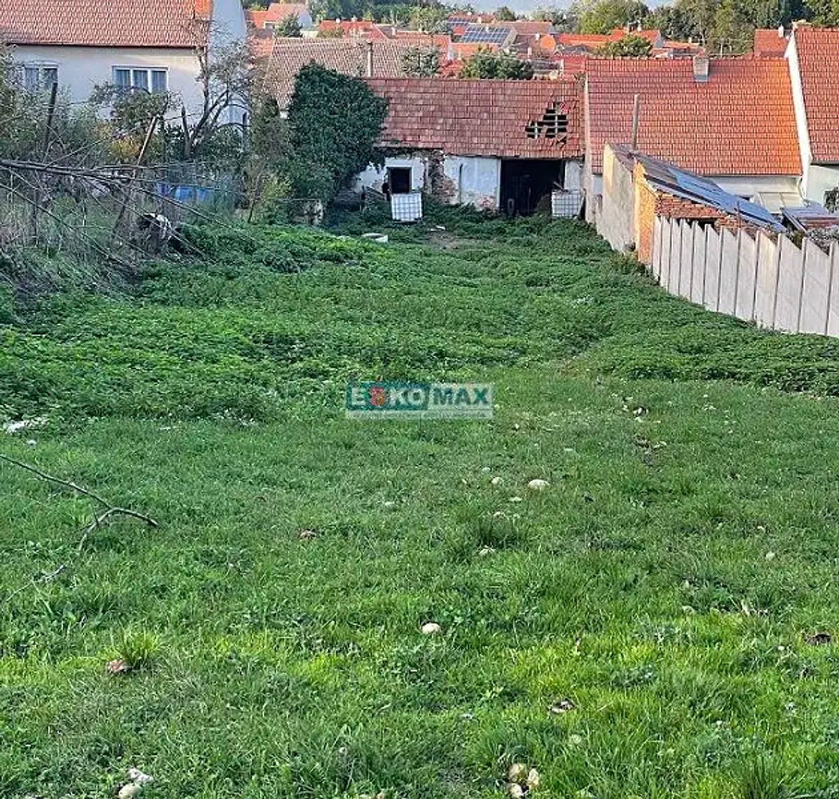 Prodej stavebního pozemku 1953 m²