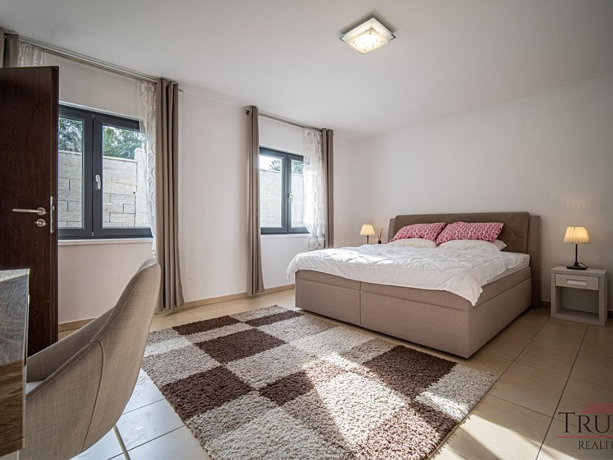 Prodej vily 338 m², pozemek 1208 m²