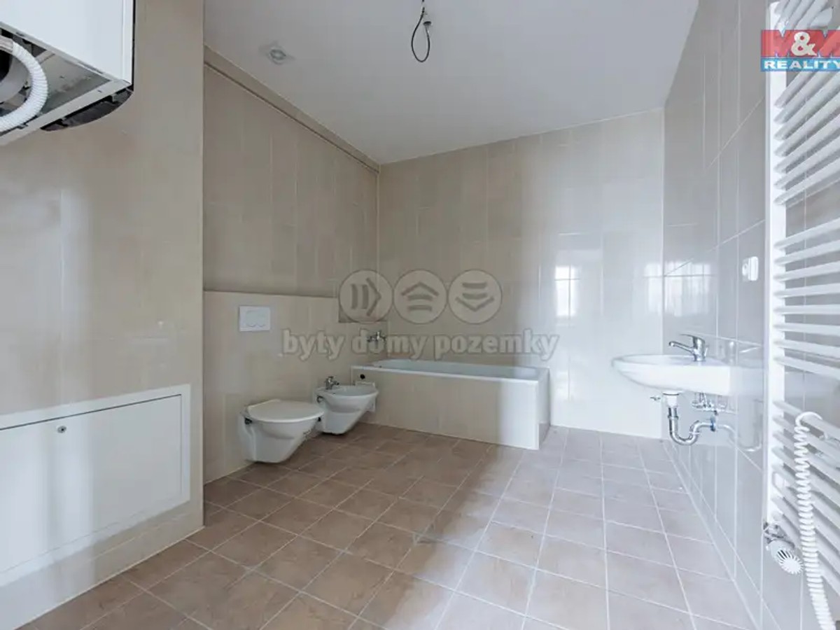 Prodej domu 895 m², pozemek 1336 m²