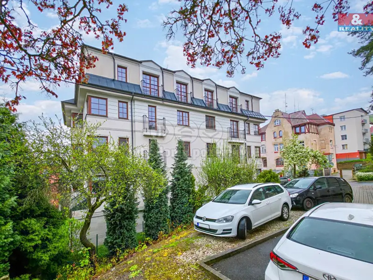 Prodej domu 895 m², pozemek 1336 m²