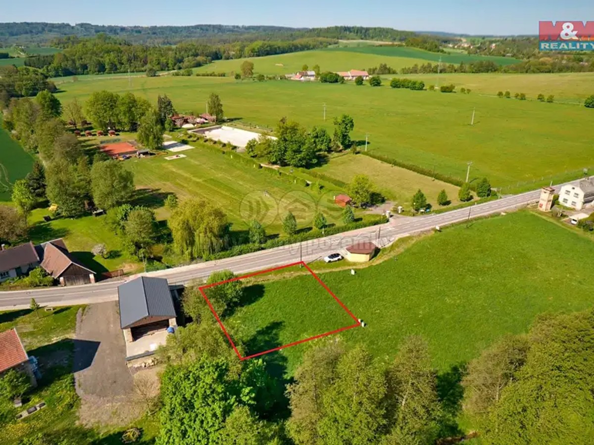 Prodej stavebního pozemku 1000 m²