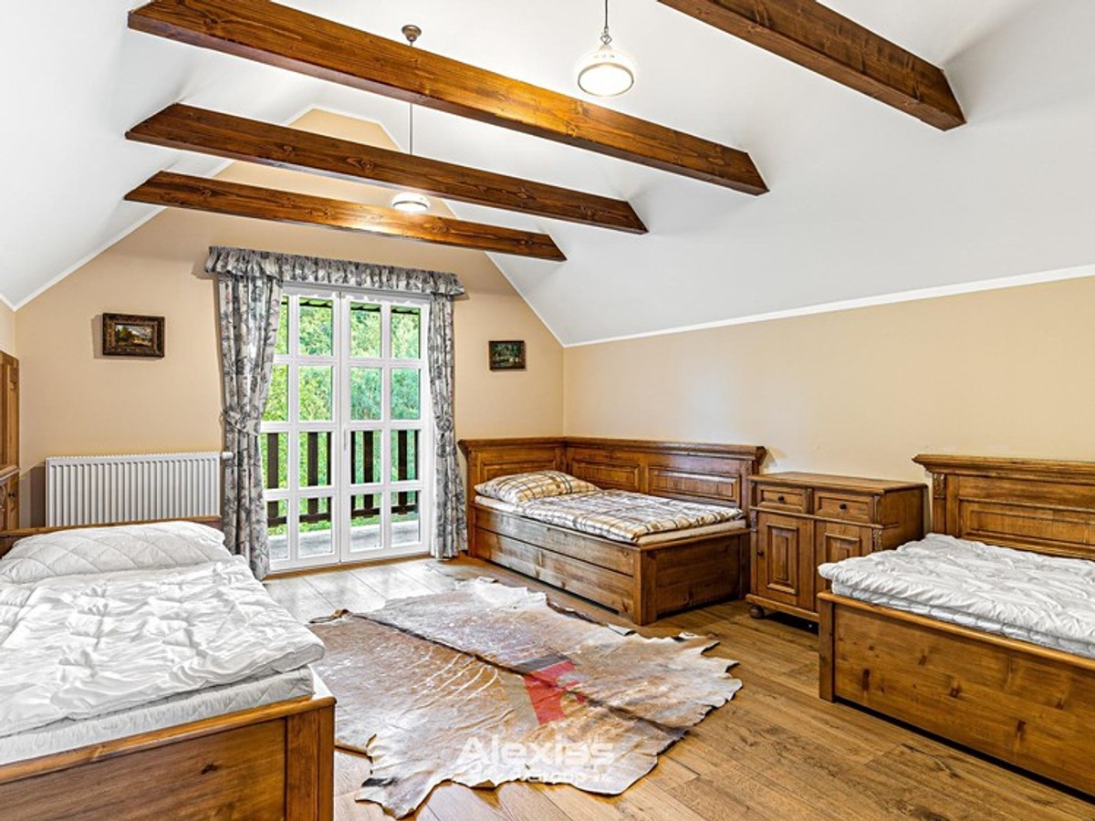 Prodej chalupy 440 m², pozemek 9194 m²
