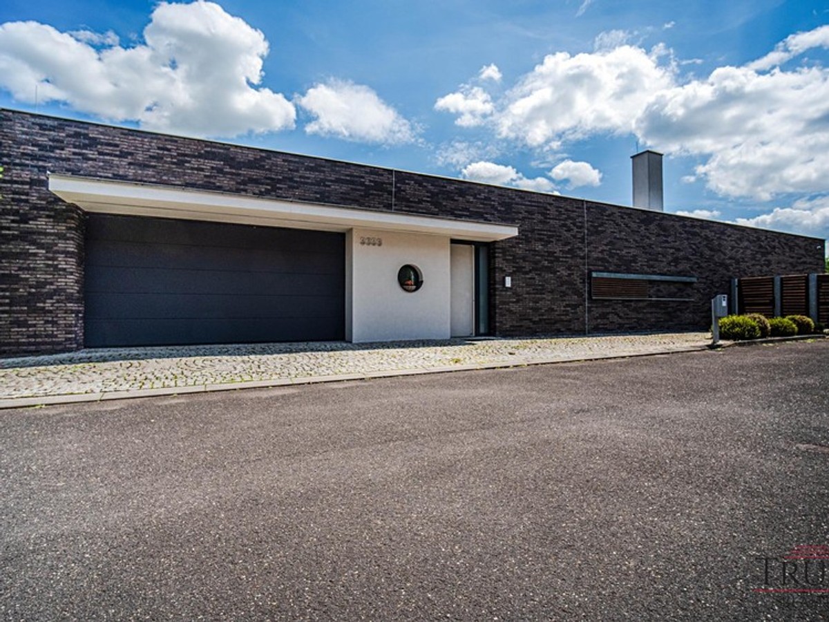 Prodej vily 308 m², pozemek 1162 m²