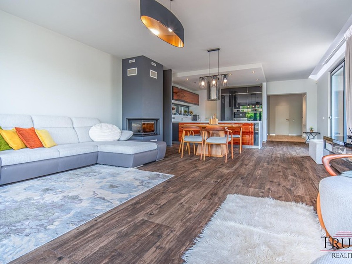 Prodej vily 308 m², pozemek 1162 m²