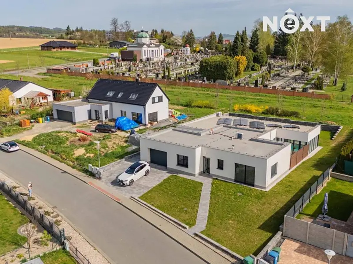 Prodej vily 300 m², pozemek 1066 m²